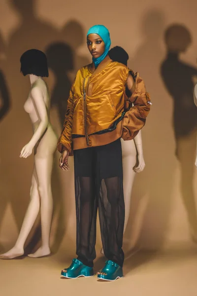 Look 3